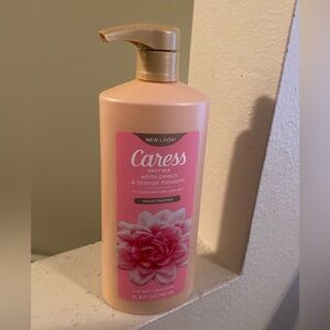 Caress Daily Silk White Peach & Orange Blossom Body Wash. 24.5 0Z. New.